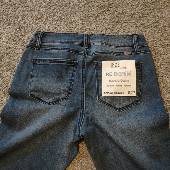 1822 Denim Blue Jeans - Picture 5 of 15